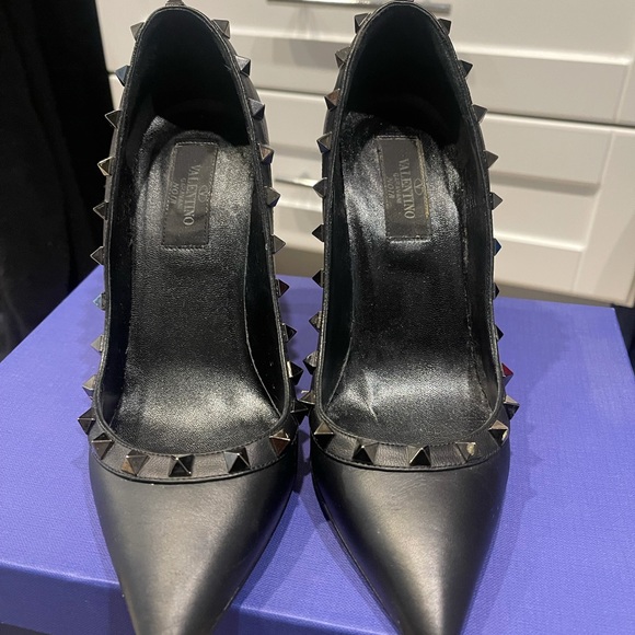 100% Authentic Valentino Noir Rockstud Pumps - 37 - Picture 2 of 12